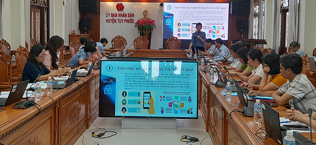 Tập huấn công tác đảm bảo an toàn thông tin mạng cho cán bộ, công chức cấp xã ở Tuy Phước